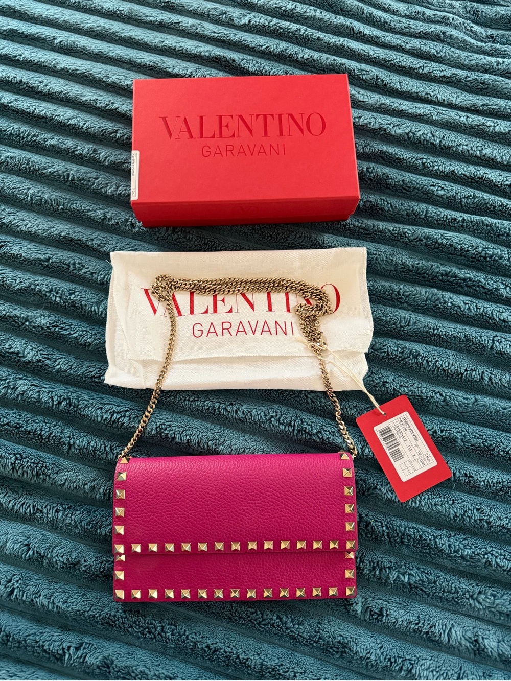 Valentino Fuchsia Leather Rockstud Flap Wallet on Chain! 💕💕💕